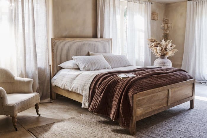 Sanja stripe bed, retailer reference photograph